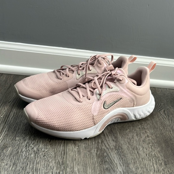 Nike Renew Women’s Running Shoe - Picture 2 of 5